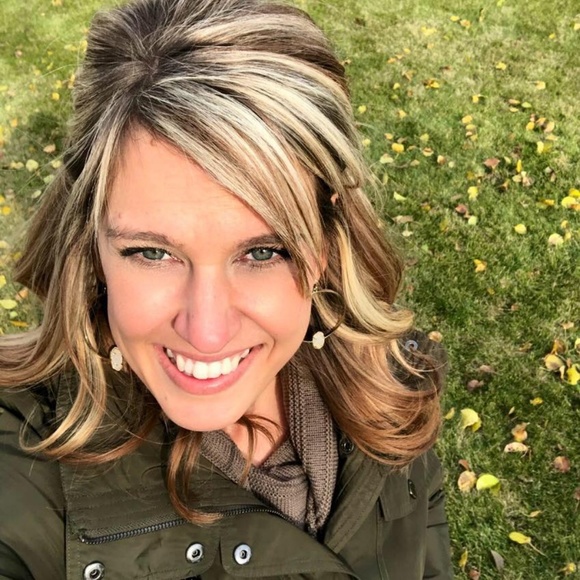 Meet your Posher, Stephanie - Picture 4 of 4